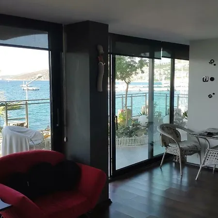 Waterfront Flat With Garden In Center * Κουσάντασι