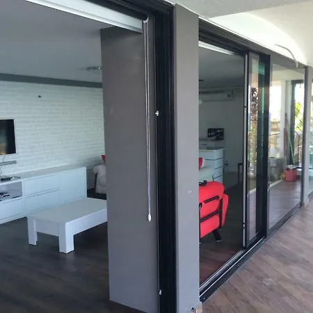 Διαμέρισμα Waterfront Flat With Garden In Center Κουσάντασι