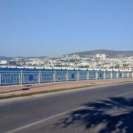Waterfront Flat With Garden In Center Κουσάντασι