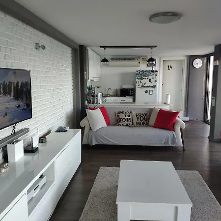 Διαμέρισμα Waterfront Flat With Garden In Center *
