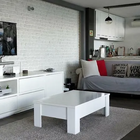 Waterfront Flat With Garden In Center