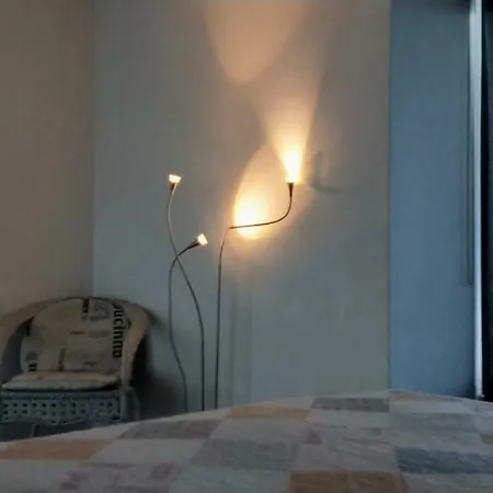 Апартаменты Waterfront Flat With Garden In Center